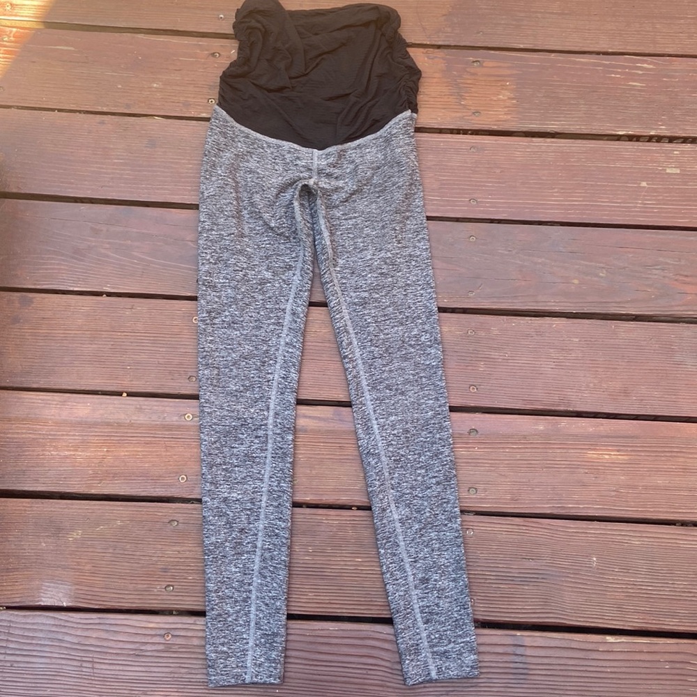 Beyond the Bump maternity leggings, size small